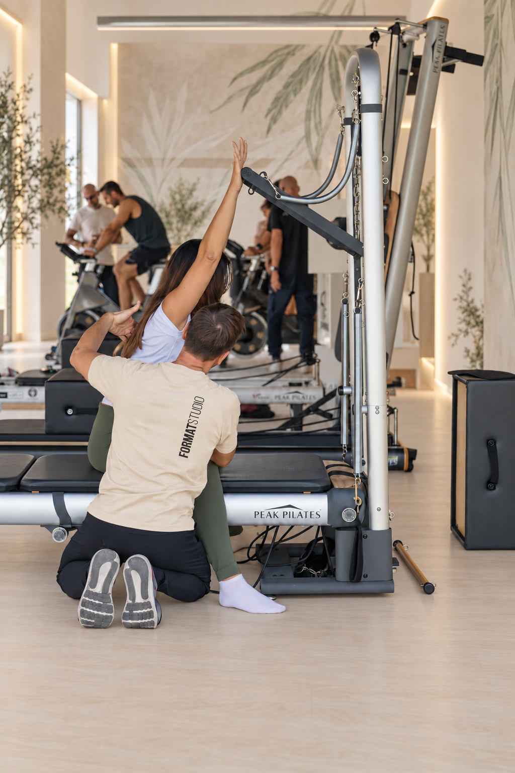 Formazione e assistenza durante una lezione Pilates e Spinning